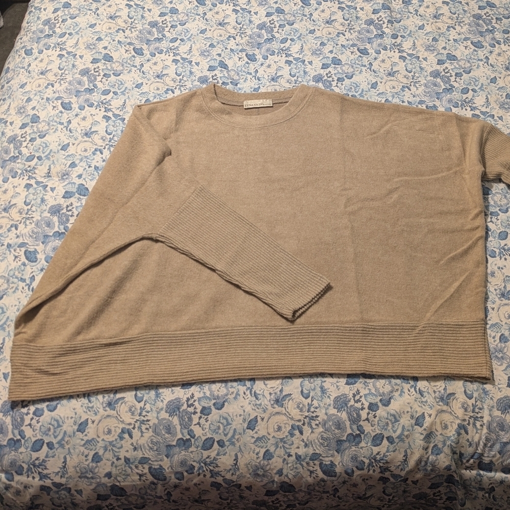 Zenana Outfitters Women's Beige Crewneck Sweater